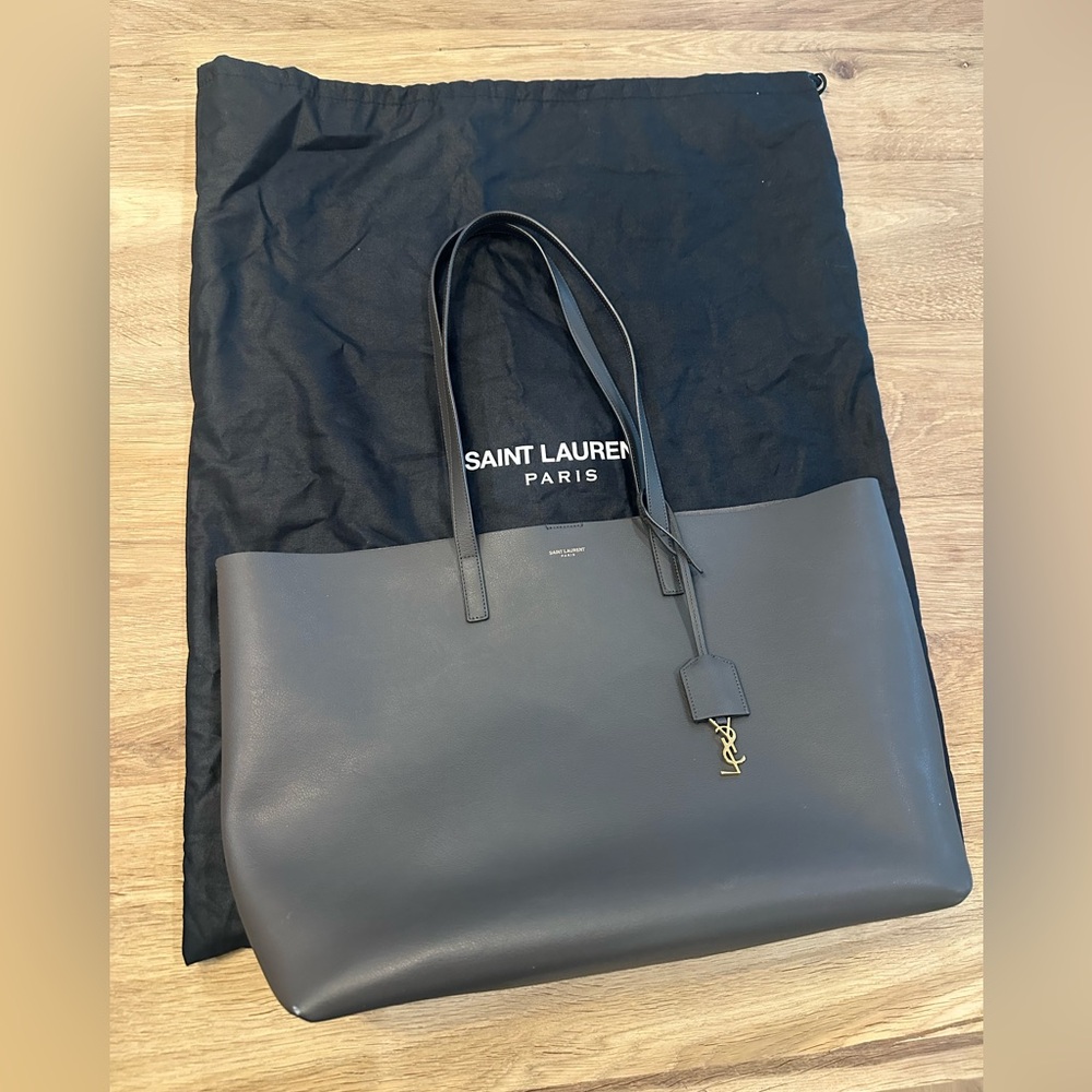 SHOPPING SAINT LAURENT IN LEATHER